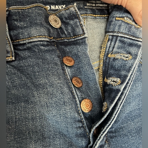 Old Navy Distressed Jeans - Picture 4 of 5